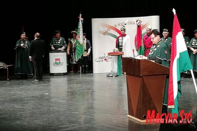 A lovaggá avatás ceremóniája (Tóth D. Lívia felvétele)