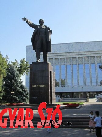 Az utolsó Lenin szobrok egyike Biskekben (Czékus Borisz felvétele)