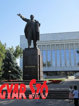Az utolsó Lenin szobrok egyike Biskekben (Czékus Borisz felvétele) Az utolsó Lenin szobrok egyike Biskekben (Czékus Borisz felvétele)