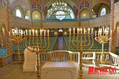 A turistákat a Zsinagóga egyedi magyar szecessziós stílusa nyűgözi le (Fotó: Gergely Árpád)
