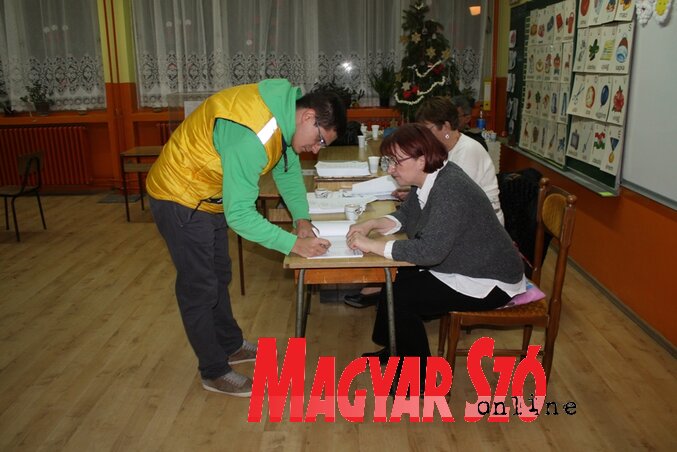 Pacséron a Moša Pijade Általános Iskolában zajlott a szavazás (Kazinczy Paszterkó Diana felvétele) Pacséron a Moša Pijade Általános Iskolában zajlott a szavazás (Kazinczy Paszterkó Diana felvétele)