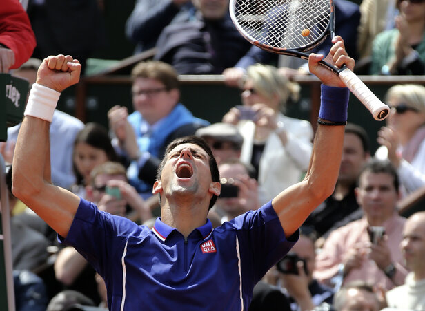 Novak Đoković csaknem serleget nyerő ünnepléssel emelte a magasba karját a német Philipp Kohlschreiber elleni meccs után (Fotó: Beta) Novak Đoković csaknem serleget nyerő ünnepléssel emelte a magasba karját a német Philipp Kohlschreiber elleni meccs után (Fotó: Beta)