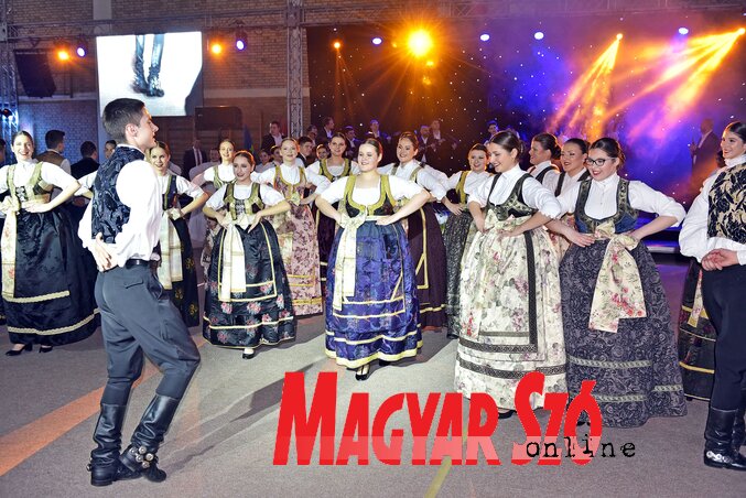 Tánccal ünnepeltek a Nagy Prélón (Fotó: Gergely Árpád) Tánccal ünnepeltek a Nagy Prélón (Fotó: Gergely Árpád)