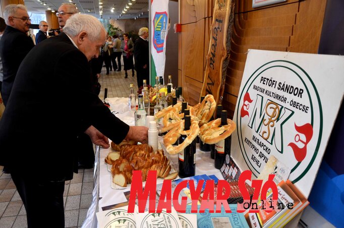 Bácskai vendégváró finomságok (Dávid Csilla*) Bácskai vendégváró finomságok (Dávid Csilla*)