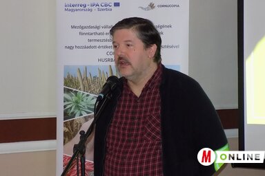 Dr. Lengyel László megnyitja a rendezvényt (Szögi Csaba felvétele)