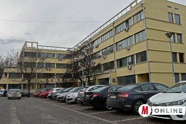 Az város egyik nagyobb és forgalmasabb egészségházát a felújítási munkálatok miatt ideiglenesen kiköltöztetik (Ótos András felvétele)