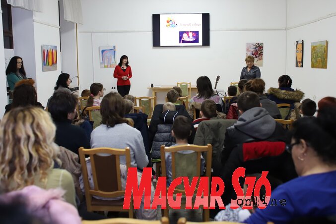 Kókity Erika megnyitja az előadássorozatot (Lakatos János felvétele) Kókity Erika megnyitja az előadássorozatot (Lakatos János felvétele)