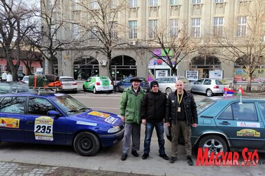 A különleges kalandra vállalkozó zentai versenyzők az indulás előtti pillanatokban (Horváth Zsolt felvétele)