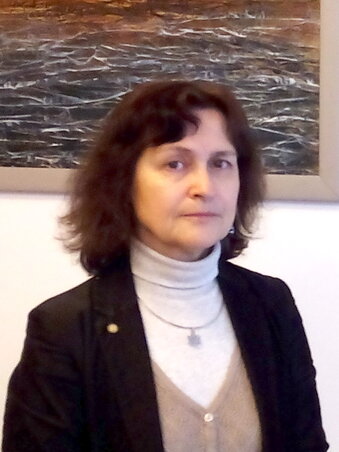 Dr. Újvári Edit egyetemi docens jelenleg Vajdaságban kutat (Gruik Zsuzsa felvétele) Dr. Újvári Edit egyetemi docens jelenleg Vajdaságban kutat (Gruik Zsuzsa felvétele)