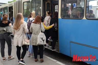 Hamarosan fokozott jegyellenőrzés várható a buszokon, de a potyautasoknak a „legrosszabb”  esetben is csak a menetjegyet kell megváltaniuk – pénzbírságtól nem kell tartaniuk (Fotó: Dávid Csi