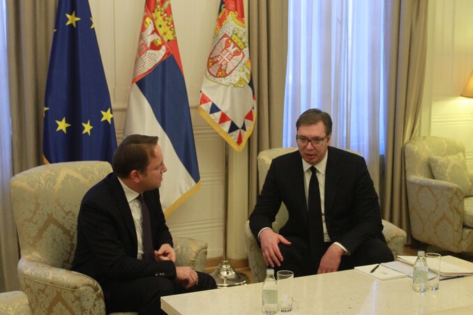 Várhelyi Olivér Aleksandar Vučić kabinetjében (Fotó: Beta) Várhelyi Olivér Aleksandar Vučić kabinetjében (Fotó: Beta)