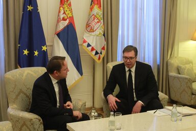 Várhelyi Olivér Aleksandar Vučić kabinetjében (Fotó: Beta)
