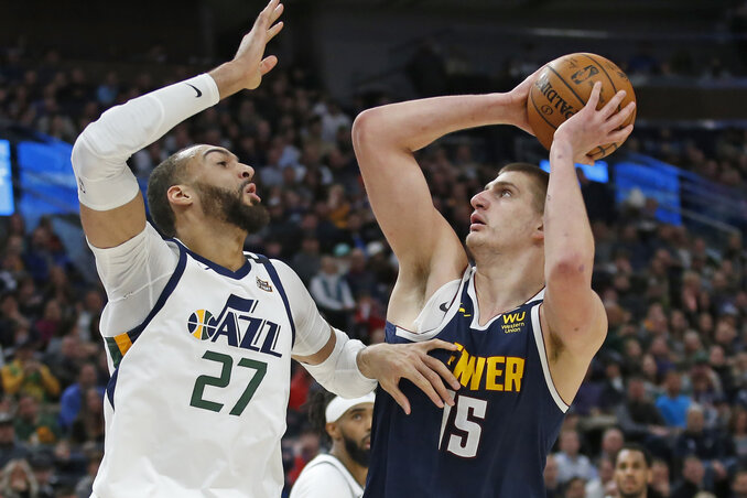 Két All Star: Rudy Gobert, a liga legjobb védője és Jokić, a liga legjobb centere (Fotó: Beta/AP)