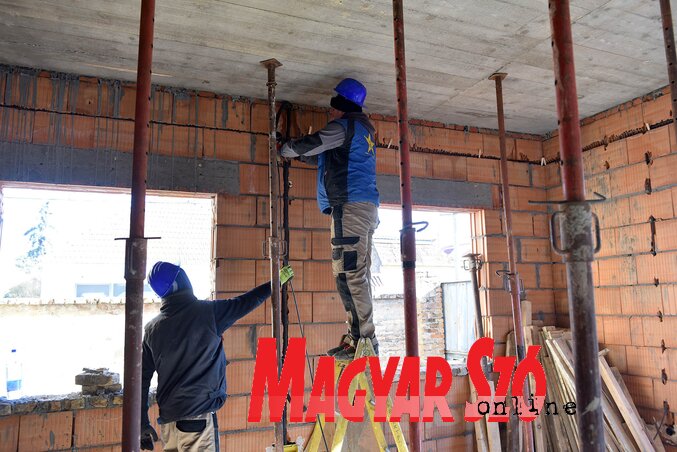 Már az emeleti rész épül (Ótos András felvétele)