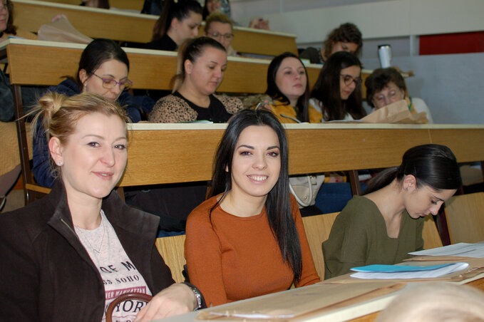 Az óvodapedagógusok tíz szakelőadást hallgattak a tehetséges kisgyerekek és szüleik támogatása témájára az egész napos tanácskozáson (Bozsoki Valéria felvétele)