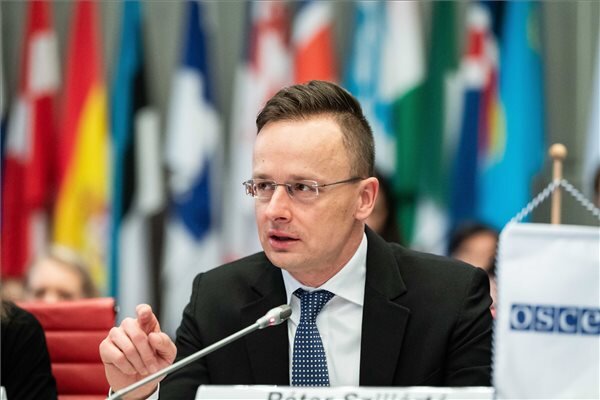 Szijjártó Péter  felszólal az EBESZ terrorizmusellenes konferenciáján (Fotó: MTI)