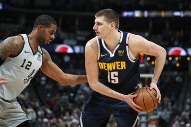 Jokić és Aldridge, a Spurs rutinos magasembere (Fotó: Beta/AP)