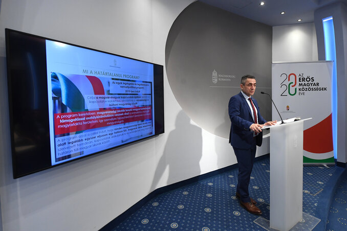 Potápi Árpád János a Határtalanul! program keddi sajtótájékoztatóján (Fotó: MTI) Potápi Árpád János a Határtalanul! program keddi sajtótájékoztatóján (Fotó: MTI)