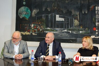 Dr. Zoran Đerić, Aleksandar Petrović és a francia vendég, Florence Portelli a Szerb Nemzeti Színházban (Fotó: Bozsoki Valéria)