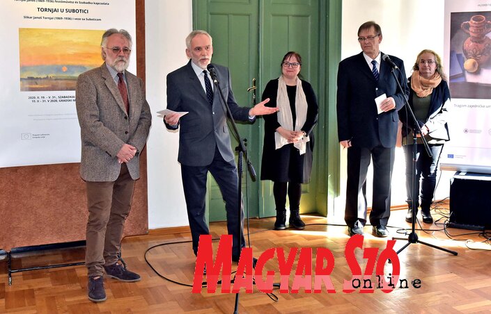 Dr. Nagy Imre megnyitja a kiállítást (Fotó: Gergely Árpád) Dr. Nagy Imre megnyitja a kiállítást (Fotó: Gergely Árpád)