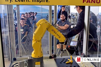 A műhelymunkán a kollaboratív robotok működését ismerhették meg az érdeklődők (Fotó: Gergely Árpád)