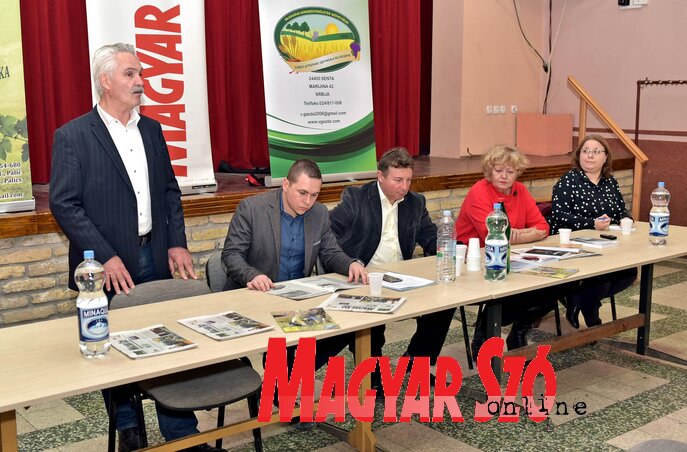 Nagy Miklós, Ótott Róbert, Varga Attila, Kabók Erika és Szalma Brigitta (Fotó: Gergely Árpád) Nagy Miklós, Ótott Róbert, Varga Attila, Kabók Erika és Szalma Brigitta (Fotó: Gergely Árpád)