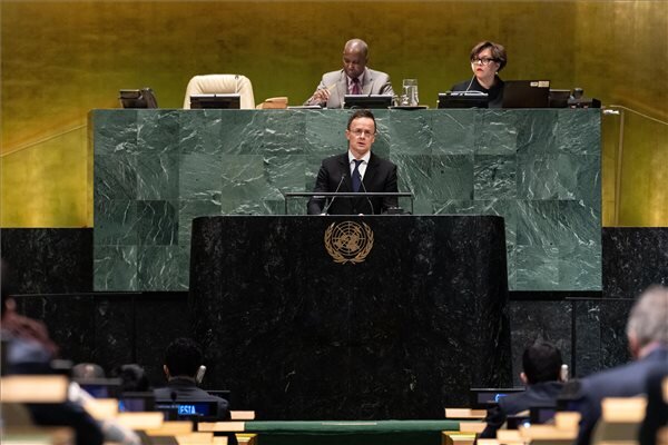 Szijjártó Péter az ENSZ Közgyűlésén (Fotó: MTI/KKM)