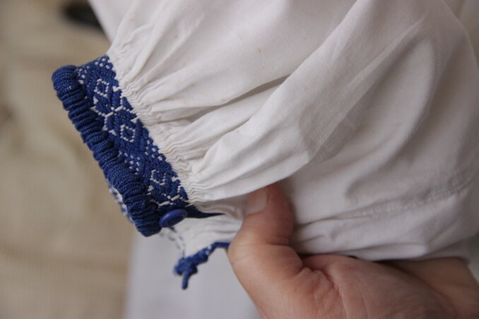 Az ingek ujján is megjelenik a minta (Fotó: VMMI)