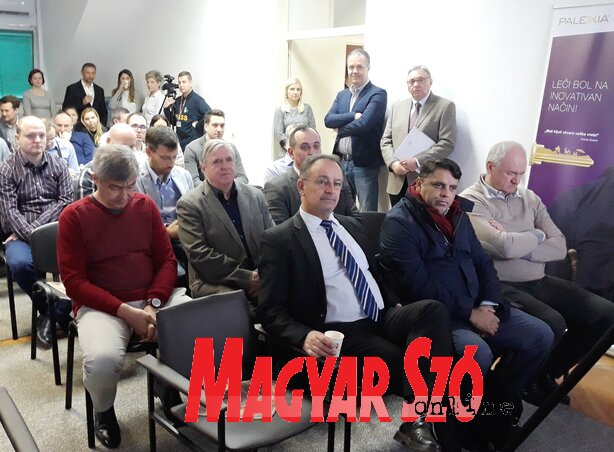 A nagy közösségi térben mindenki végigkövethette a műtéteket(Homolya Horváth Ágnes felvétele) A nagy közösségi térben mindenki végigkövethette a műtéteket(Homolya Horváth Ágnes felvétele)