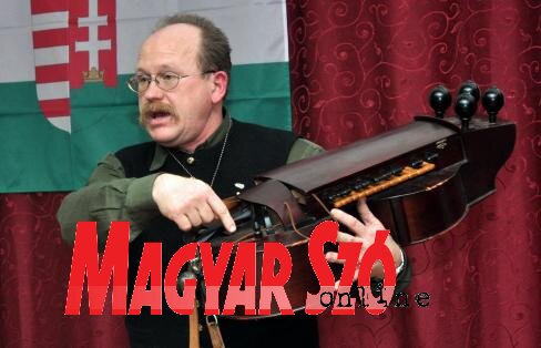 A kedves hangszer: nyenyere (Magyar Szó archívum) A kedves hangszer: nyenyere (Magyar Szó archívum)