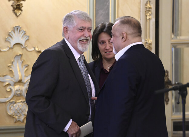 Kásler Miklós Takaró Mihály irodalomtörténésszel beszélget (Fotó: MTI) Kásler Miklós Takaró Mihály irodalomtörténésszel beszélget (Fotó: MTI)
