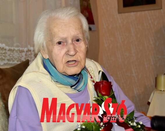 Ibolya néni a napokban tölti a 99. életévét (Fotó: Gergely József) Ibolya néni a napokban tölti a 99. életévét (Fotó: Gergely József)