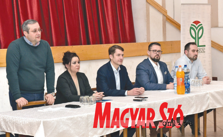 Bagi Bojan felszólalásában a vajdasági magyarságot egy magas hegyen álló bástyához hasonlította (Gergely Árpád felvétele) Bagi Bojan felszólalásában a vajdasági magyarságot egy magas hegyen álló bástyához hasonlította (Gergely Árpád felvétele)
