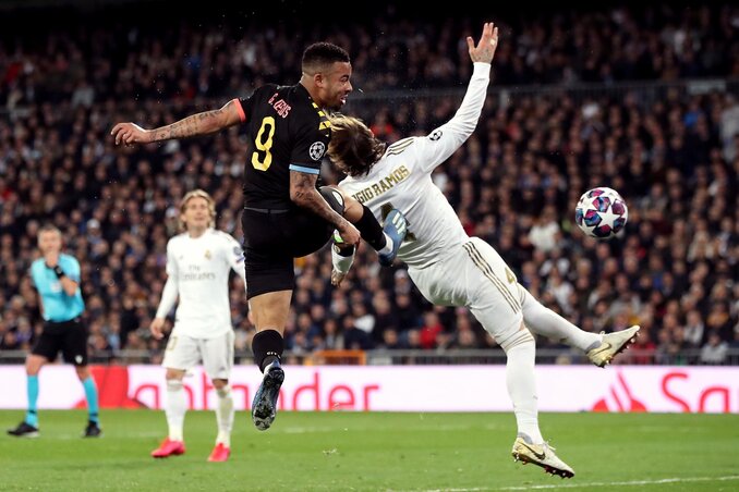 Gabriel Jesus és Sergio Ramos a City első góljánál (Fotó: Beta/AP)