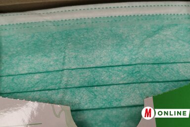 Továbbra is hiánycikk a védőmaszk (Dávid Csilla illusztrációja)