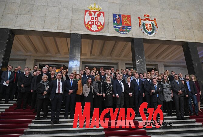 Az e-parlament átadásán részt vett politikusok, egyetemi hallgatók és diplomaták (Fotó: Ótos András)