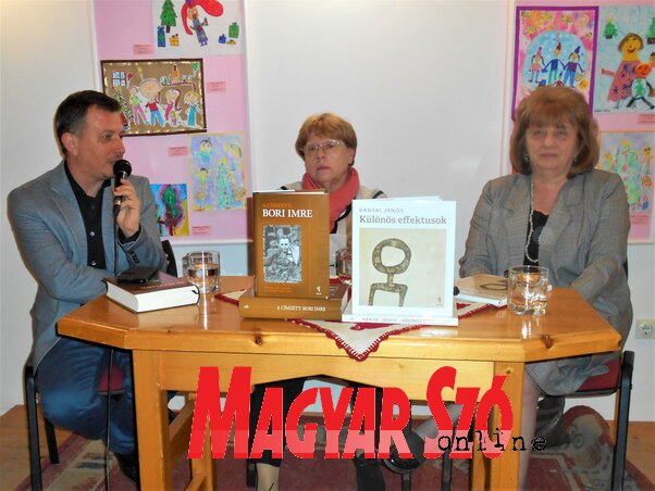 Virág Gábor, Ózer Ágnes és Faragó Kornélia a könyvbemutatón (Fotó: Gruik Zsuzsa)