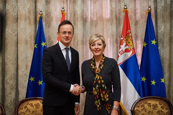 Szíjjártó Péter és Jadranka Joksimović (Fotó: MTI)