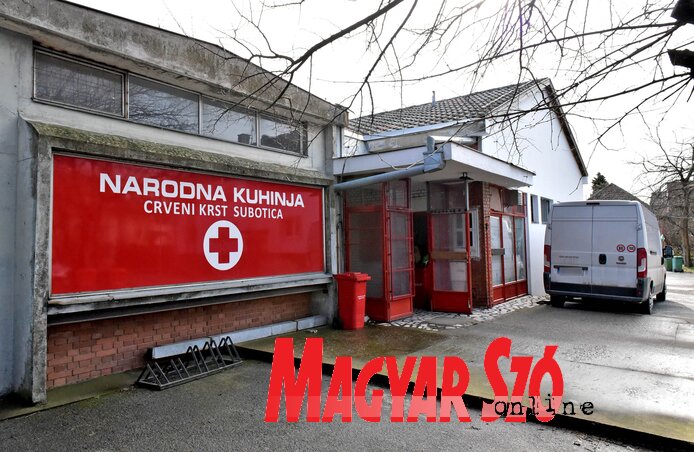 A népkonyhán naponta 1200 adag meleg étel készül el (Fotó: Gergely Árpád) A népkonyhán naponta 1200 adag meleg étel készül el (Fotó: Gergely Árpád)