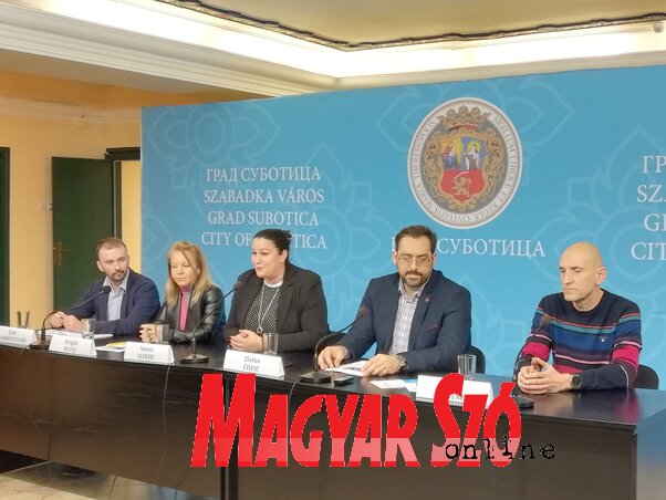 Dr. Námesztovszki Zsolt, Búzás Brigitta, Nataša Aleksić, dr. Zlatko Čović és dr. Fürstner Igor (Fotó: Szalma Brigitta) Dr. Námesztovszki Zsolt, Búzás Brigitta, Nataša Aleksić, dr. Zlatko Čović és dr. Fürstner Igor (Fotó: Szalma Brigitta)