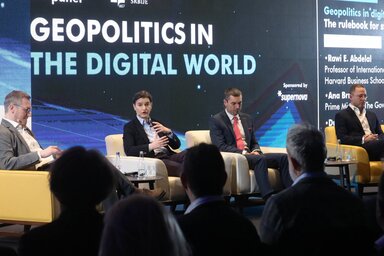 A digitális forradalom kihívásairól szóló beszélgetés részvevői (Fotó: Beta)