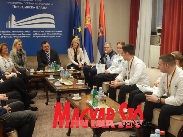 A versenyzőket dr. Zoran Milošević tartományi felsőoktatási és kutatási titkár látta vendégül (Ádám Jennifer felvétele)