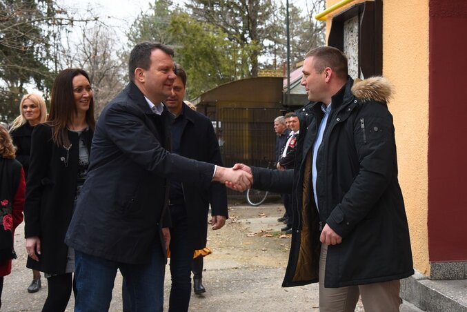 A tartományi kormányfő Bégaszentgyörgyön (Fotó: vojvodina.gov.rs)