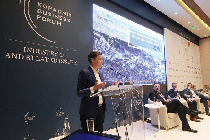 Ana Brnabić: Az IT szektor az utóbbi három évben megduplázta a kivitelét, ugyanakkor az ország területének még csak a 60 százalékát fedi le a széles sávú internet, a lakosság több mint 30 százalékának pedig internetje sincs (Fotó: Beta)