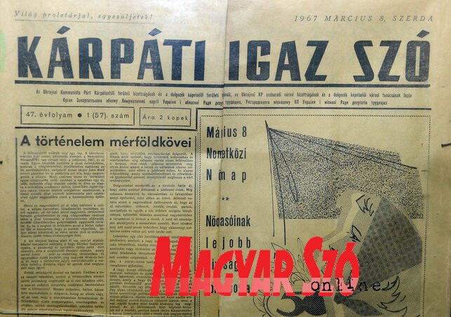 Az önálló újság első száma (Fodor István felvétele) Az önálló újság első száma (Fodor István felvétele)