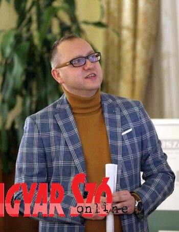 Dunda György a lap történetéről beszél (Zumko Barnabás felvétele) Dunda György a lap történetéről beszél (Zumko Barnabás felvétele)