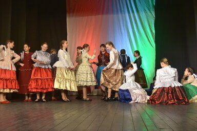 A zentai Ispiláng néptánccsoport fellépése (Gergely József felvétele)