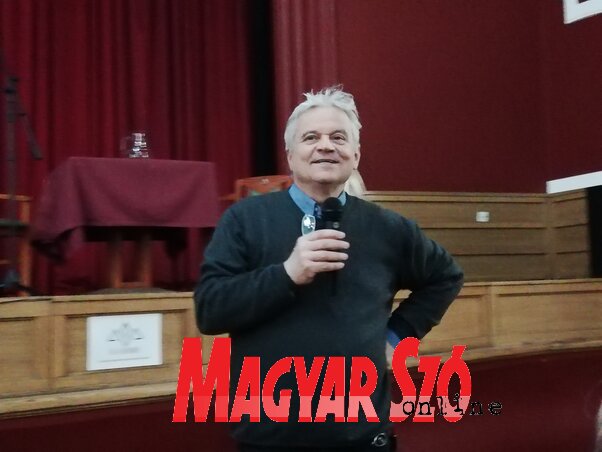 Dr. Csókay András a szabadkai előadáson (Fotó: Szalma Brigitta) Dr. Csókay András a szabadkai előadáson (Fotó: Szalma Brigitta)