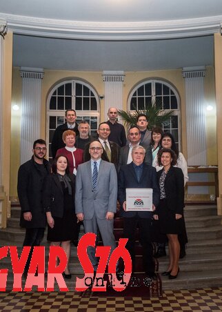 Zentán hétfőn az esti órákban került sor a listaátadásra (Herédi Krisztián felvétele)