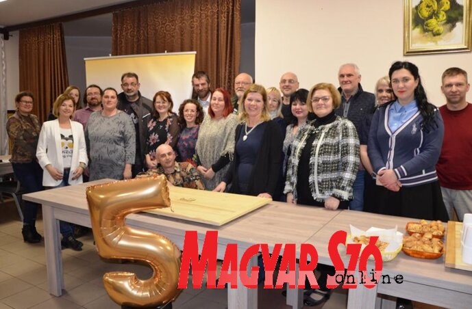 A 3+ Nagycsaládosok Egyesülete megalakulásának 5. évét jegyző ünnepi közgyűlés résztvevői (Kazinczy Paszterkó Diana felvétele) A 3+ Nagycsaládosok Egyesülete megalakulásának 5. évét jegyző ünnepi közgyűlés résztvevői (Kazinczy Paszterkó Diana felvétele)